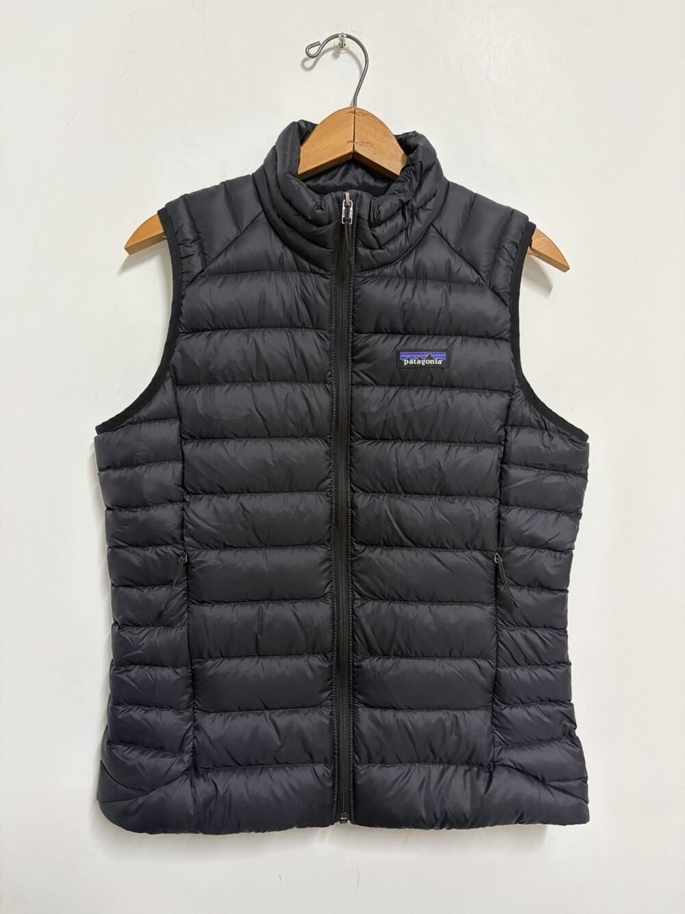 NWOT Patagonia Women’s Black Goosedown Puffer Vest Lightweight Medium